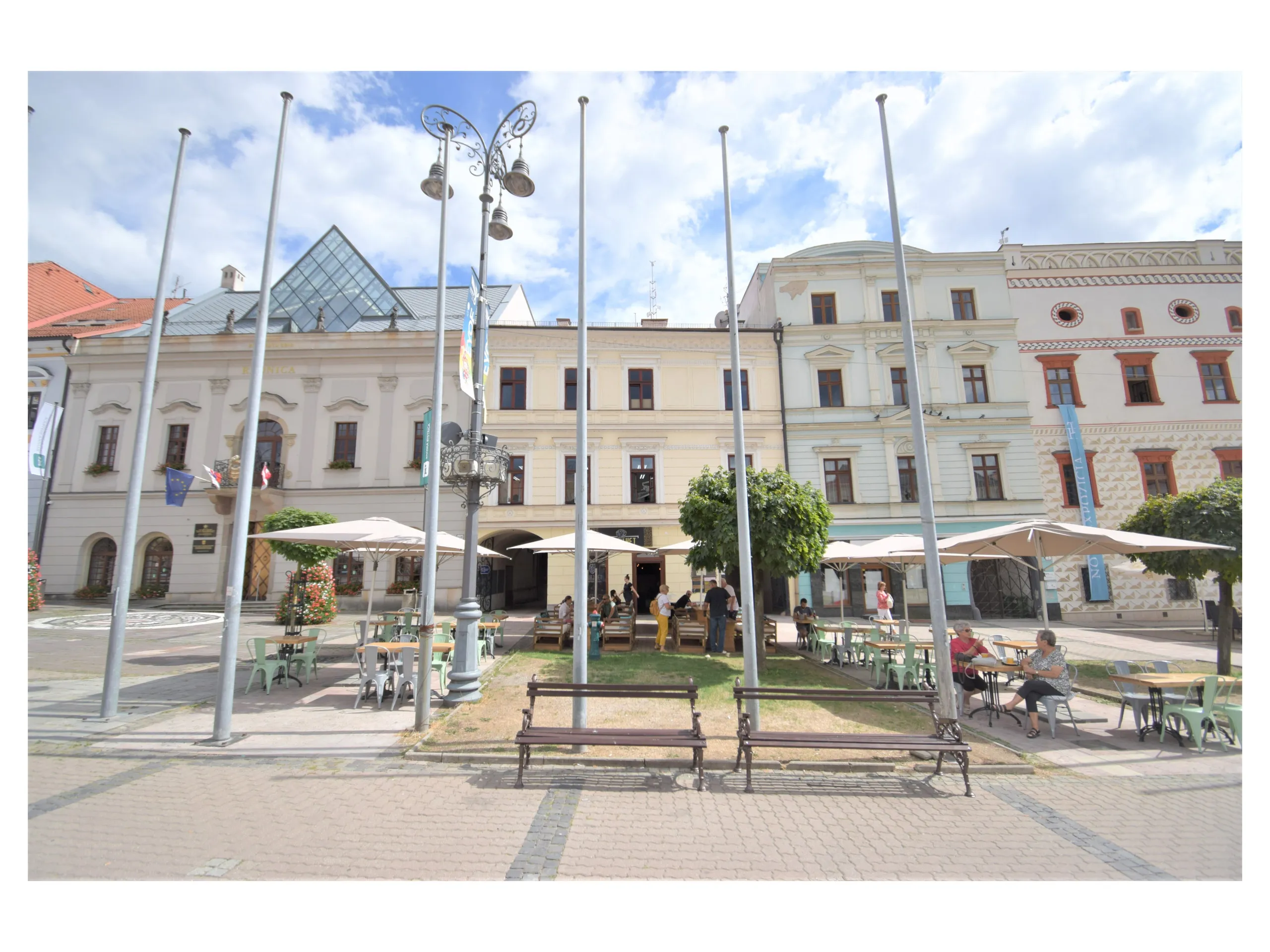 Nádherná historická budova v centre banskej bystrice (1700m2)