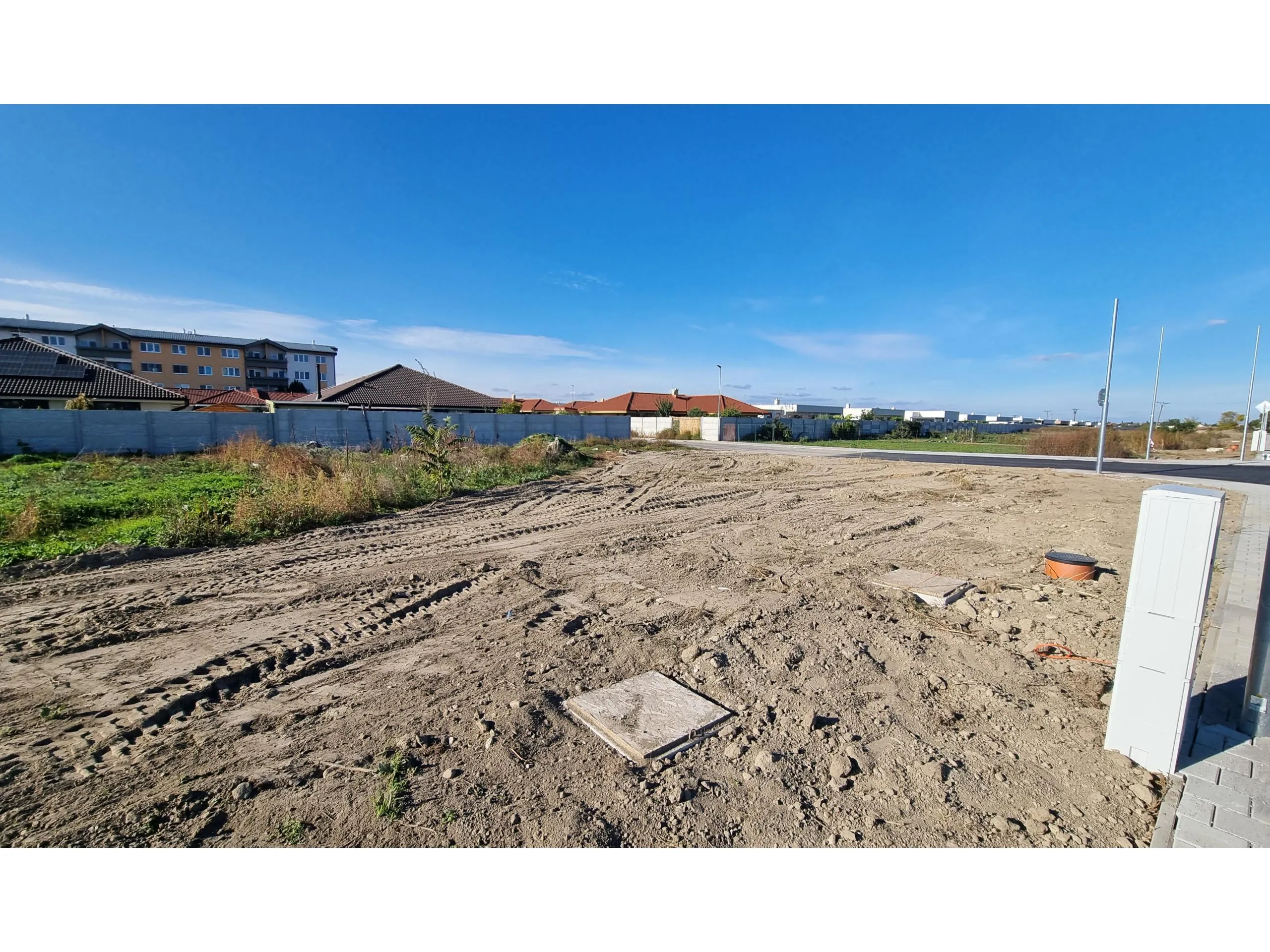 Posledný voľný stavebný pozemok (612m2), skvelá poloha - most pri bratislave